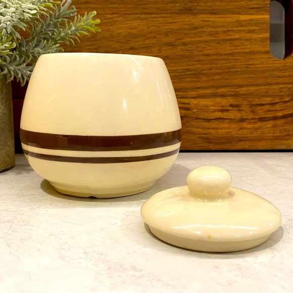 Vintage McCoy Sugar Bowl, Beige with Brown Stripes. - Picture 2 of 5